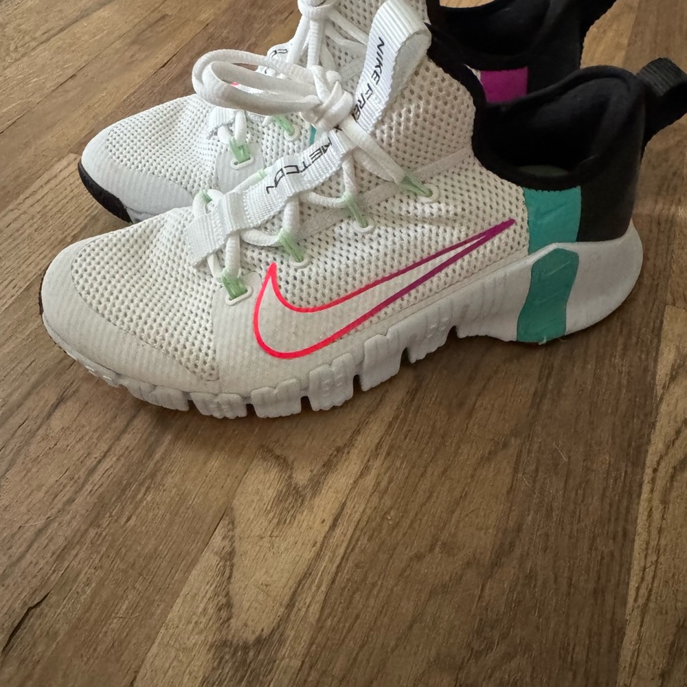 Nike Womens Free Reaction Metcon White Sneakers with Pink and Teal Accents